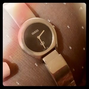 Gucci 6700 Ladies watch